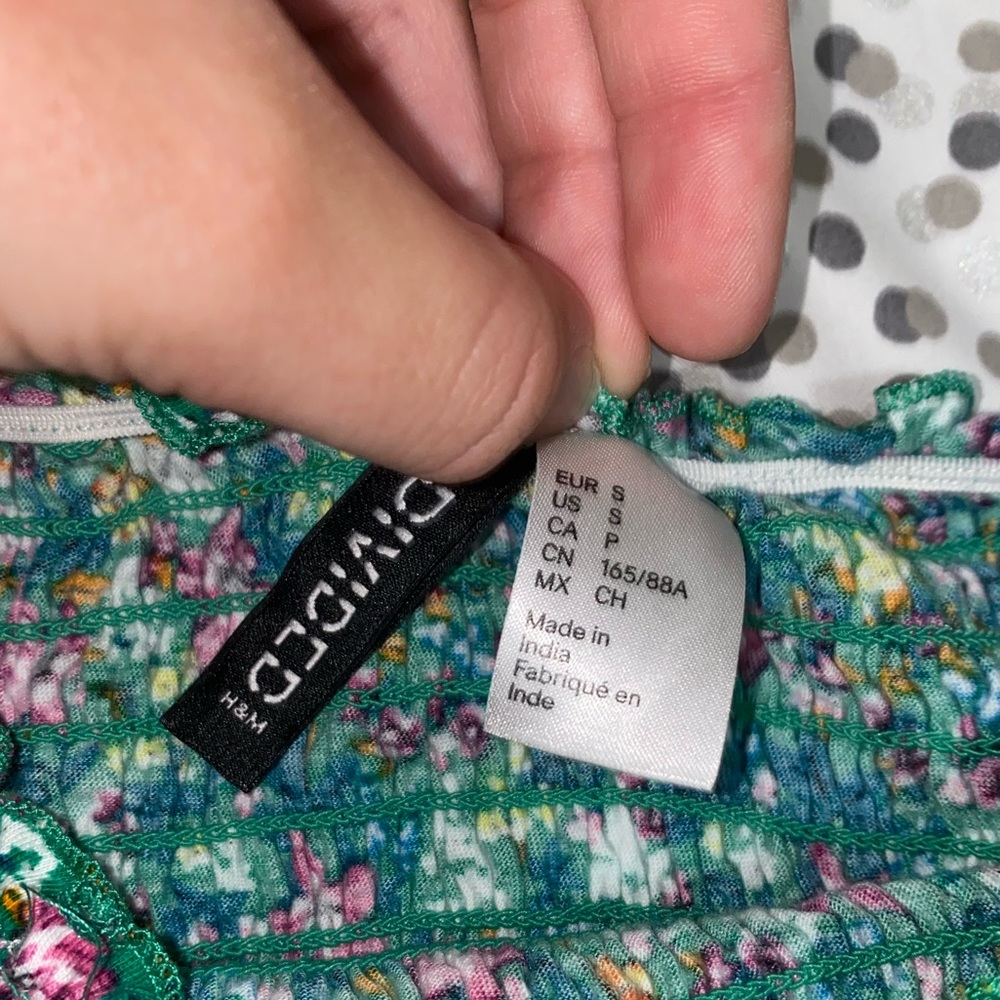 H&M crop top! - Picture 4 of 4